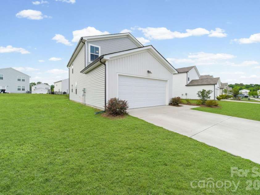 3082 Bell Spur Avenue, Concord, NC 28027.  MLS# CAR4392776, YatesRealty ID 37112. 