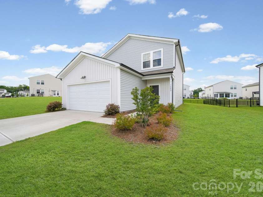 3082 Bell Spur Avenue, Concord, NC 28027.  MLS# CAR4392776, YatesRealty ID 37112. 