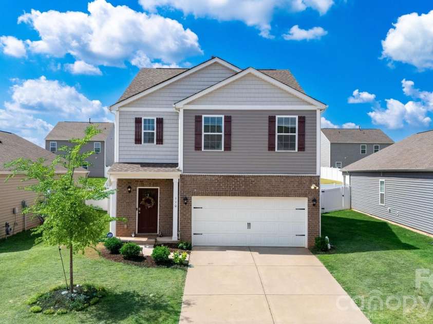 110 Meadow View Drive, Statesville, NC 28677.  MLS# CAR4401619, YatesRealty ID 37113. 