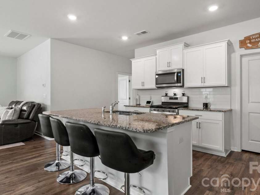 110 Meadow View Drive, Statesville, NC 28677.  MLS# CAR4401619, YatesRealty ID 37113. 