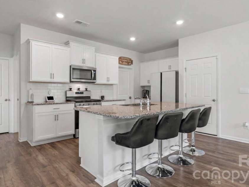 110 Meadow View Drive, Statesville, NC 28677.  MLS# CAR4401619, YatesRealty ID 37113. 
