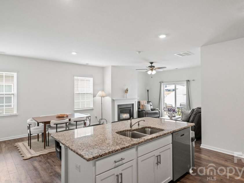 110 Meadow View Drive, Statesville, NC 28677.  MLS# CAR4401619, YatesRealty ID 37113. 