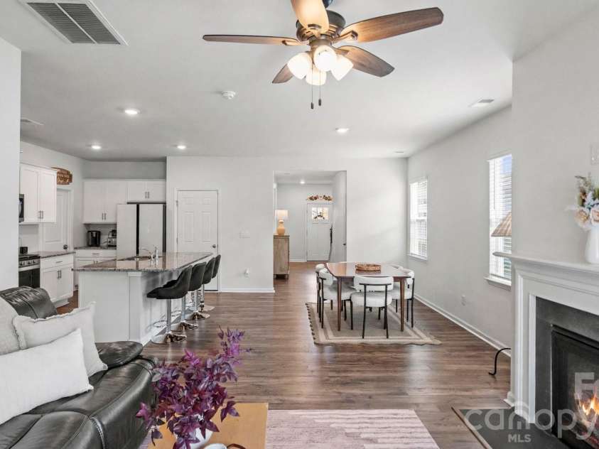 110 Meadow View Drive, Statesville, NC 28677.  MLS# CAR4401619, YatesRealty ID 37113. 