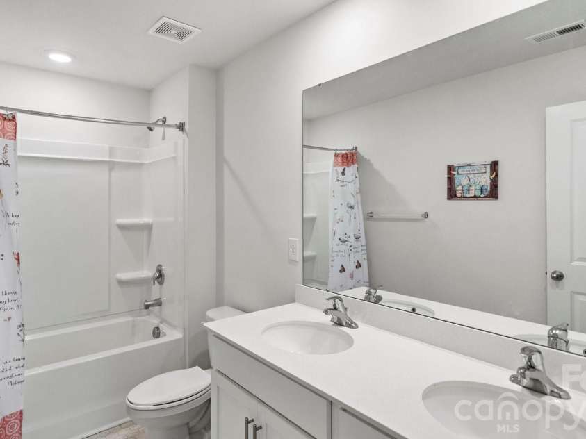 110 Meadow View Drive, Statesville, NC 28677.  MLS# CAR4401619, YatesRealty ID 37113. 