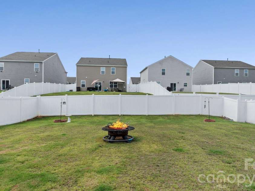 110 Meadow View Drive, Statesville, NC 28677.  MLS# CAR4401619, YatesRealty ID 37113. 