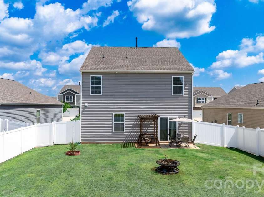 110 Meadow View Drive, Statesville, NC 28677.  MLS# CAR4401619, YatesRealty ID 37113. 