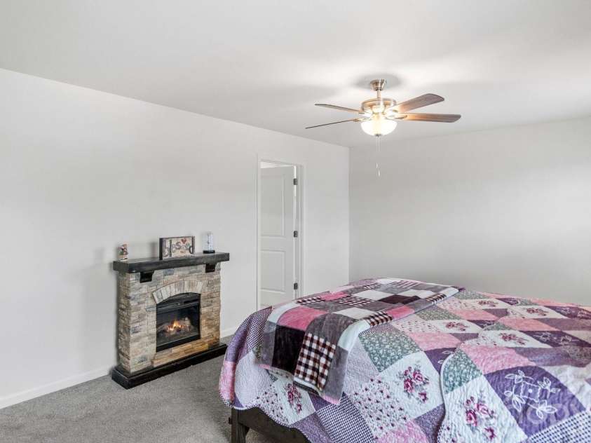 110 Meadow View Drive, Statesville, NC 28677.  MLS# CAR4401619, YatesRealty ID 37113. Primary Bedroom