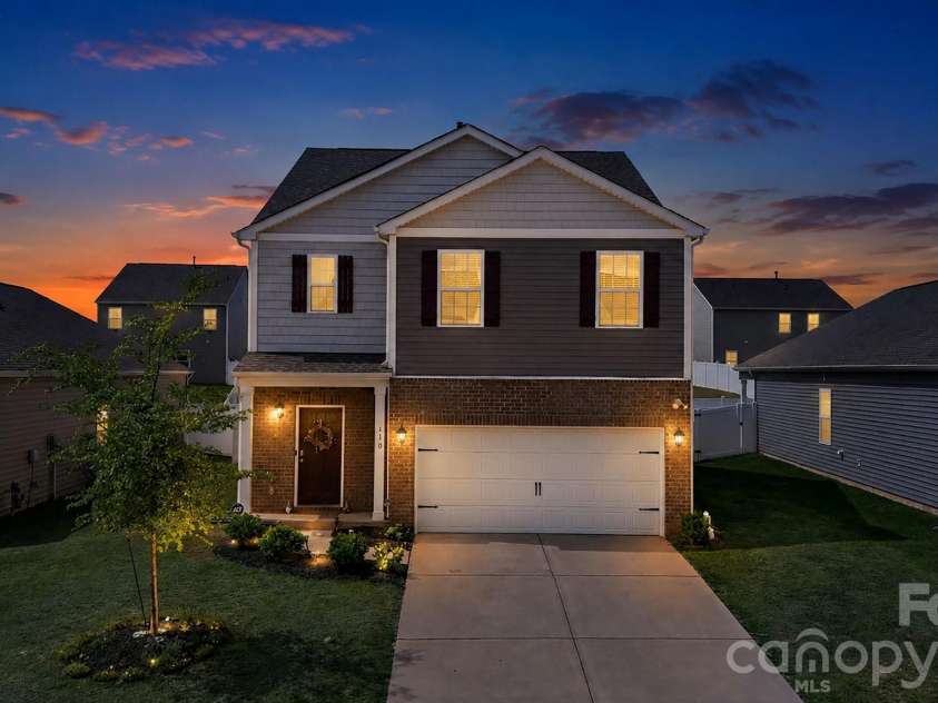 110 Meadow View Drive, Statesville, NC 28677.  MLS# CAR4401619, YatesRealty ID 37113. Welcome Home!