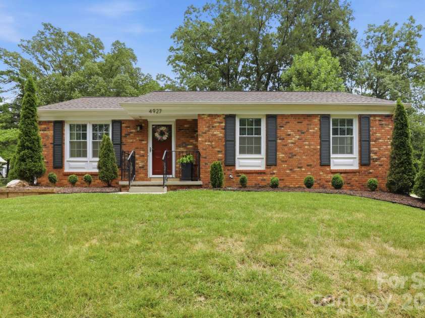 4927 Farm Pond Lane, Charlotte, NC 28212.  MLS# CAR4401282, YatesRealty ID 37114. 