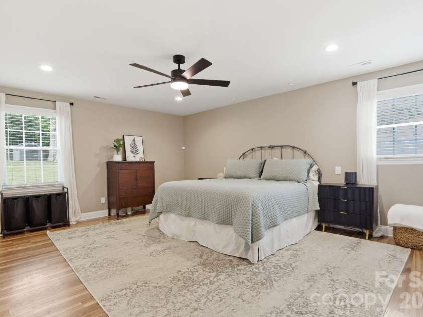 4927 Farm Pond Lane, Charlotte, NC 28212.  MLS# CAR4401282, YatesRealty ID 37114. 
