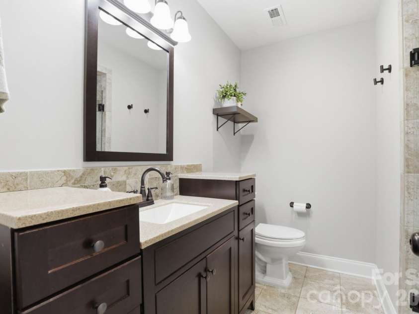4927 Farm Pond Lane, Charlotte, NC 28212.  MLS# CAR4401282, YatesRealty ID 37114. 