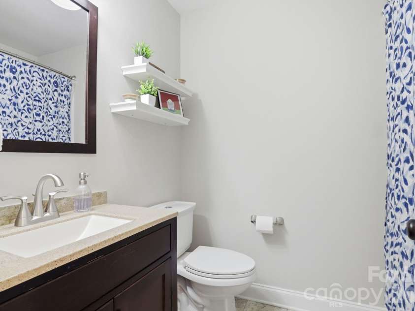 4927 Farm Pond Lane, Charlotte, NC 28212.  MLS# CAR4401282, YatesRealty ID 37114. Bath 2