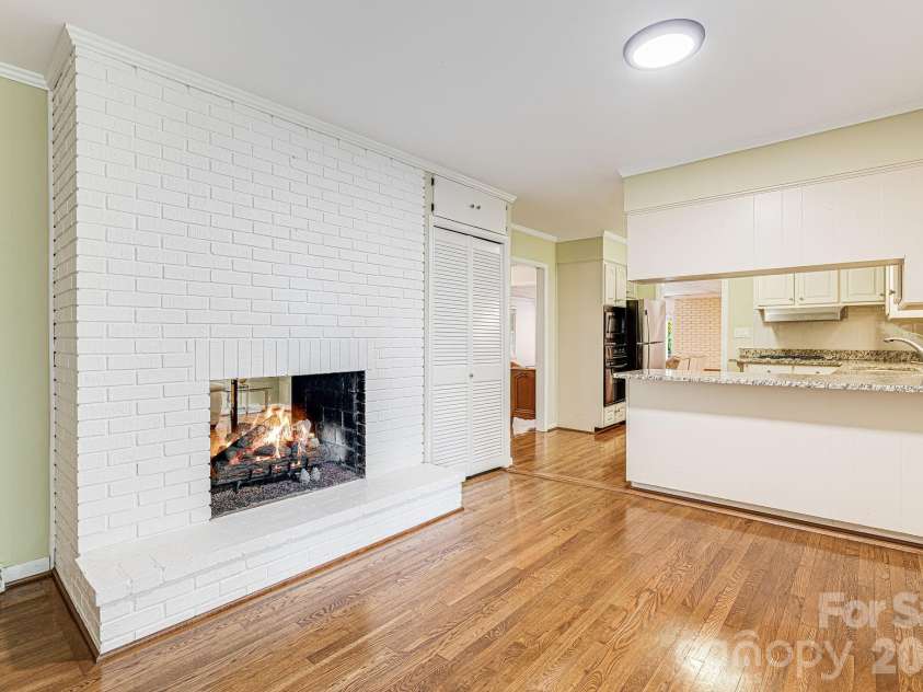 38 Westridge Drive, Asheville, NC 28803.  MLS# CAR4401968, YatesRealty ID 37116. Breakfast