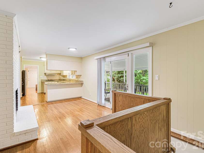 38 Westridge Drive, Asheville, NC 28803.  MLS# CAR4401968, YatesRealty ID 37116. Breakfast/Kitchen