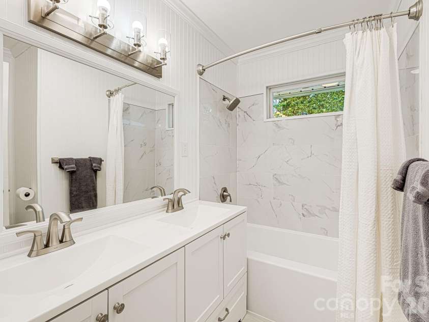 38 Westridge Drive, Asheville, NC 28803.  MLS# CAR4401968, YatesRealty ID 37116. Hall Bathroom