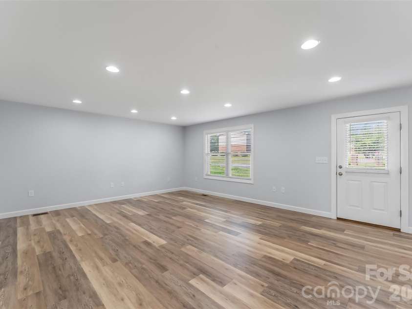 112 Elm Street, Morganton, NC 28655.  MLS# CAR4400689, YatesRealty ID 37117. Great Room