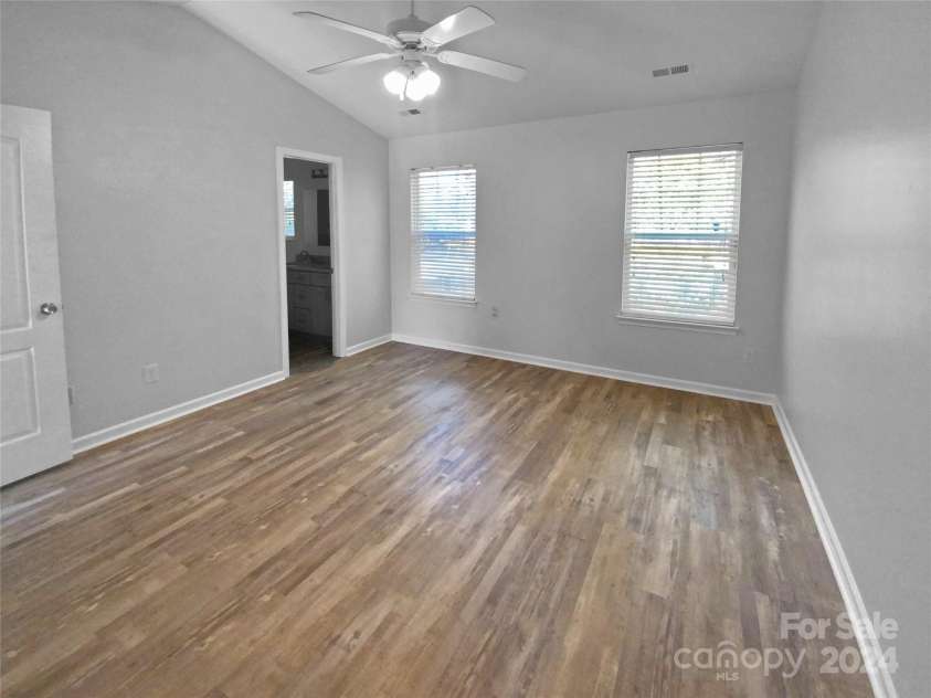 4438 Cochran Farm Lane, Charlotte, NC 28269.  MLS# CAR4206843, YatesRealty ID 3712. 