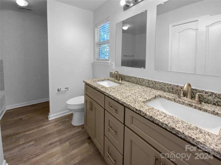 4438 Cochran Farm Lane, Charlotte, NC 28269.  MLS# CAR4206843, YatesRealty ID 3712. 