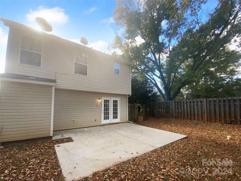 4438 Cochran Farm Lane, Charlotte, NC 28269.  MLS# CAR4206843, YatesRealty ID 3712. 