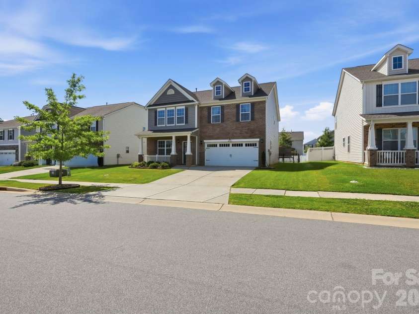 7572 Nolen Farm Drive, Gastonia, NC 28056.  MLS# CAR4402446, YatesRealty ID 37125. 