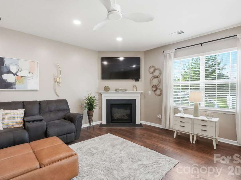 7572 Nolen Farm Drive, Gastonia, NC 28056.  MLS# CAR4402446, YatesRealty ID 37125. 