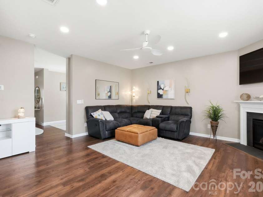 7572 Nolen Farm Drive, Gastonia, NC 28056.  MLS# CAR4402446, YatesRealty ID 37125. 