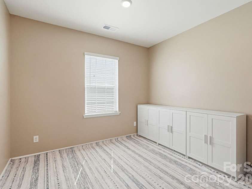 7572 Nolen Farm Drive, Gastonia, NC 28056.  MLS# CAR4402446, YatesRealty ID 37125. Flex Space - Main level