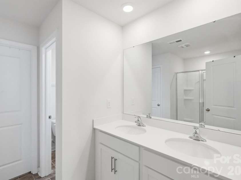 7572 Nolen Farm Drive, Gastonia, NC 28056.  MLS# CAR4402446, YatesRealty ID 37125. Primary Bathroom