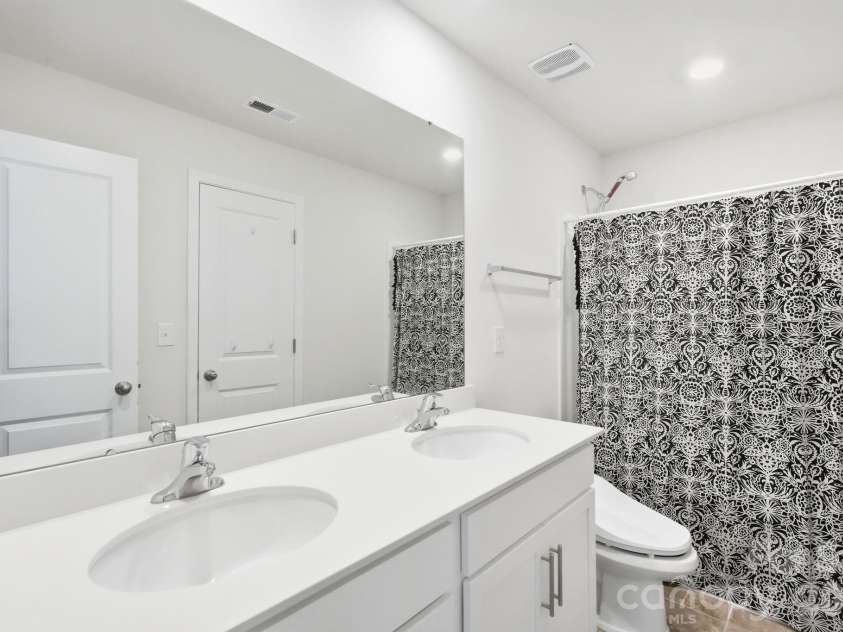 7572 Nolen Farm Drive, Gastonia, NC 28056.  MLS# CAR4402446, YatesRealty ID 37125. Secondary Bathroom