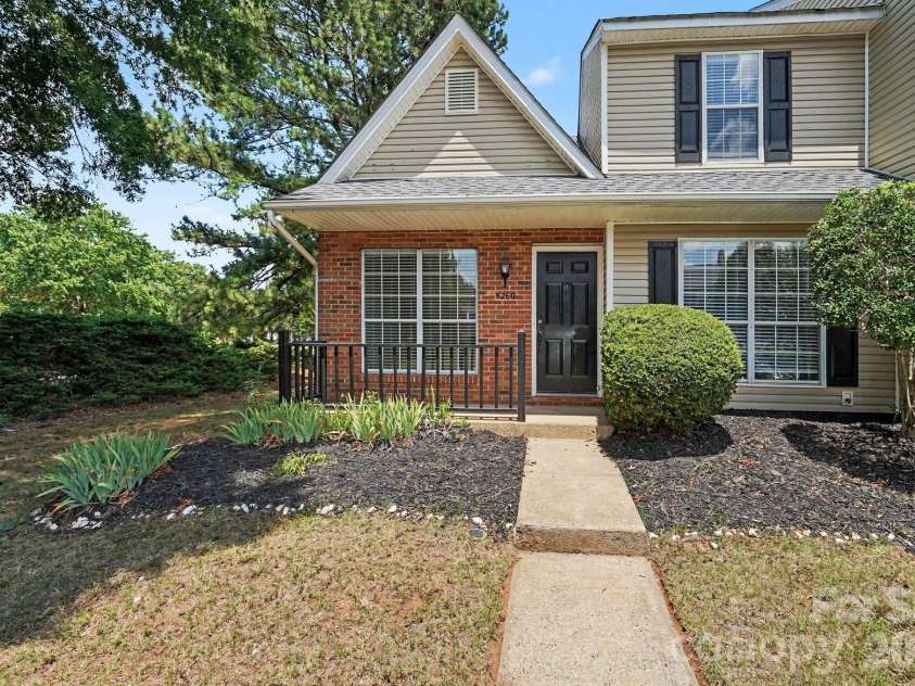 8260 Golf Ridge Drive, Charlotte, NC 28277.  MLS# CAR4402112, YatesRealty ID 37127. 