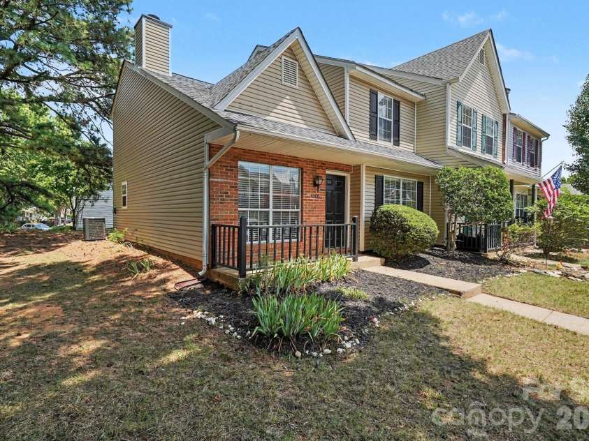 8260 Golf Ridge Drive, Charlotte, NC 28277.  MLS# CAR4402112, YatesRealty ID 37127. 