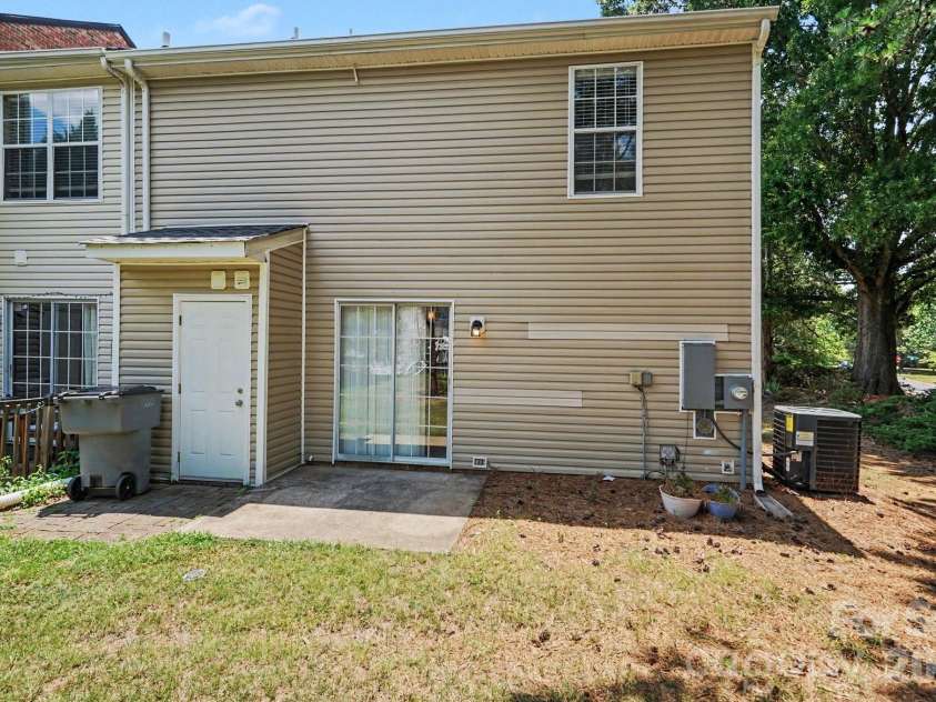 8260 Golf Ridge Drive, Charlotte, NC 28277.  MLS# CAR4402112, YatesRealty ID 37127. 