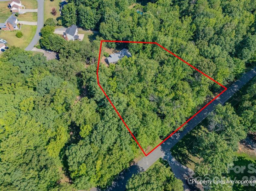 4531 Belhaven Forest Drive, Gastonia, NC 28056.  MLS# CAR4402890, YatesRealty ID 37128. 
