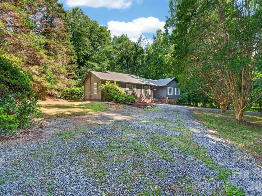 4531 Belhaven Forest Drive, Gastonia, NC 28056.  MLS# CAR4402890, YatesRealty ID 37128. 