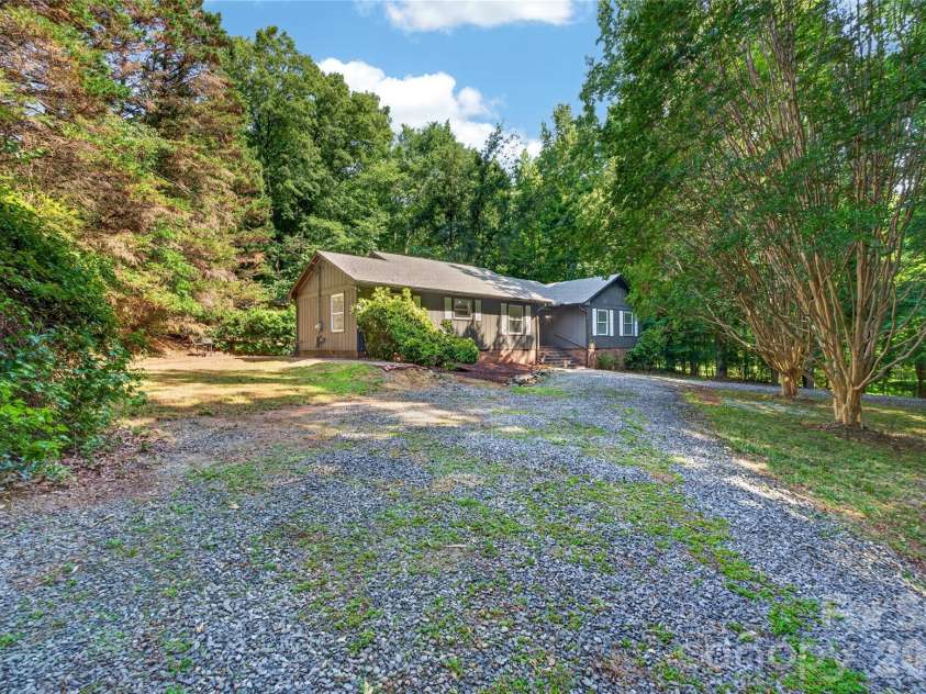 4531 Belhaven Forest Drive, Gastonia, NC 28056.  MLS# CAR4402890, YatesRealty ID 37128. 