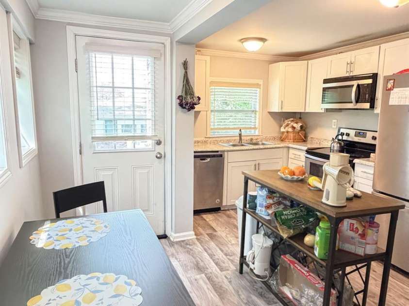 530 Stage Street, Lenoir, NC 28645.  MLS# CAR4402490, YatesRealty ID 37129. 