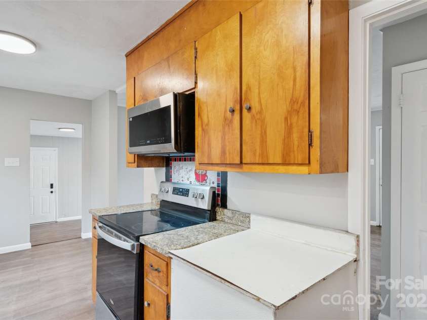 1126 Old US 70 Highway, Black Mountain, NC 28711.  MLS# CAR4326543, YatesRealty ID 3713. Kitchen