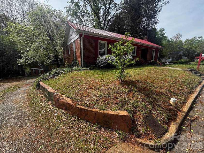 103 Silver Creek Road, Morganton, NC 28655.  MLS# CAR4402583, YatesRealty ID 37131. 