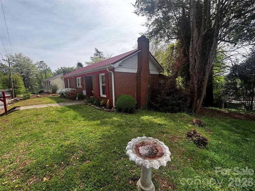 103 Silver Creek Road, Morganton, NC 28655.  MLS# CAR4402583, YatesRealty ID 37131. 