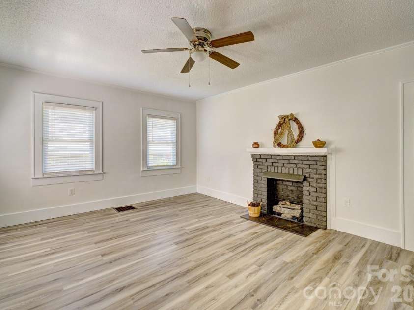 507 Elm Street, Cherryville, NC 28021.  MLS# CAR4402941, YatesRealty ID 37132. 