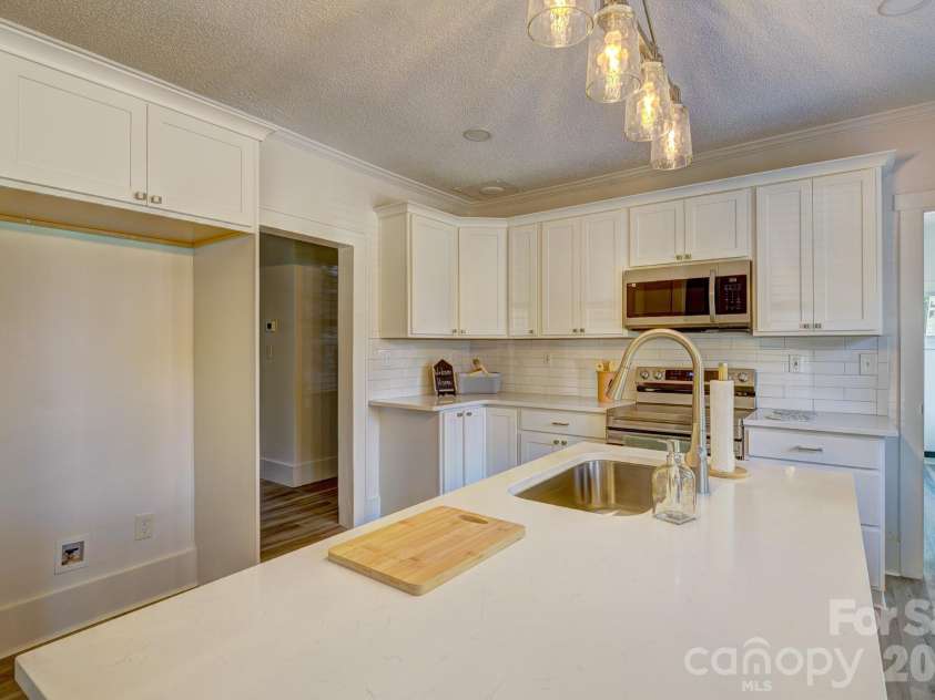 507 Elm Street, Cherryville, NC 28021.  MLS# CAR4402941, YatesRealty ID 37132. 