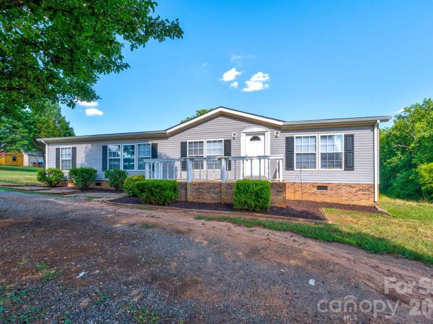 109 Indian Creek Drive, Shelby, NC 28152.  MLS# CAR4402850, YatesRealty ID 37133. 