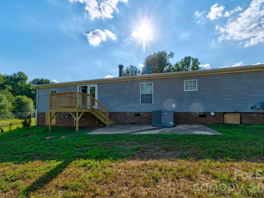 109 Indian Creek Drive, Shelby, NC 28152.  MLS# CAR4402850, YatesRealty ID 37133. 