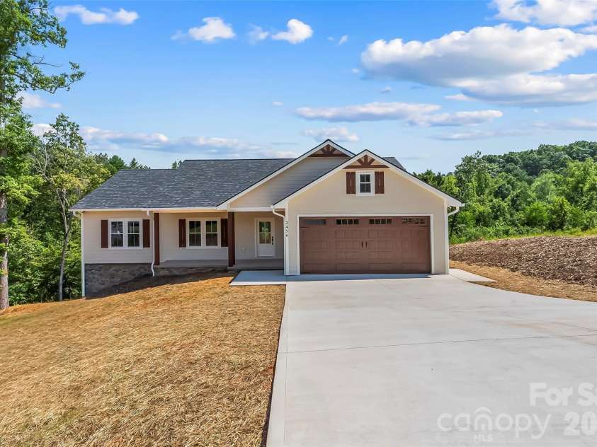 2456 Saratoga Run, Morganton, NC 28655.  MLS# CAR4402286, YatesRealty ID 37134. 
