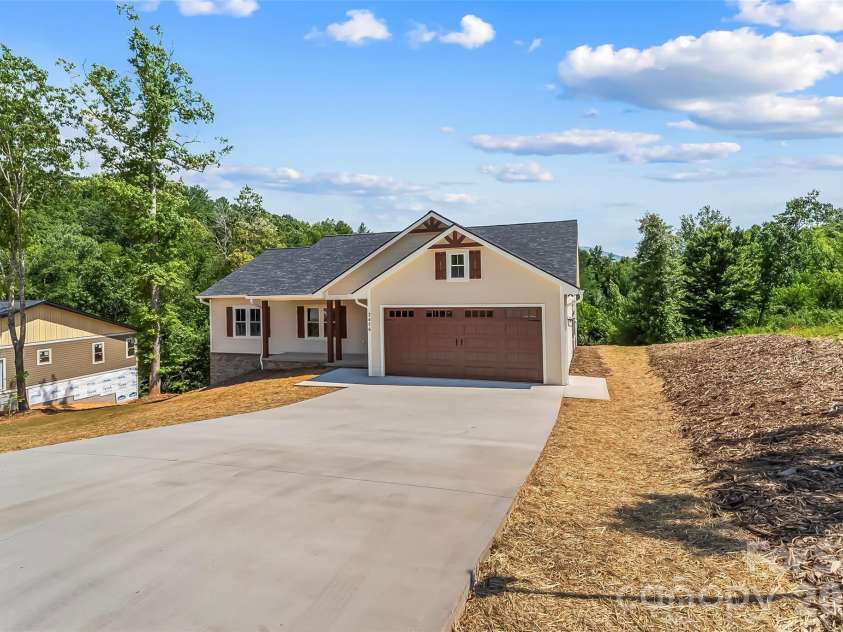 2456 Saratoga Run, Morganton, NC 28655.  MLS# CAR4402286, YatesRealty ID 37134. 