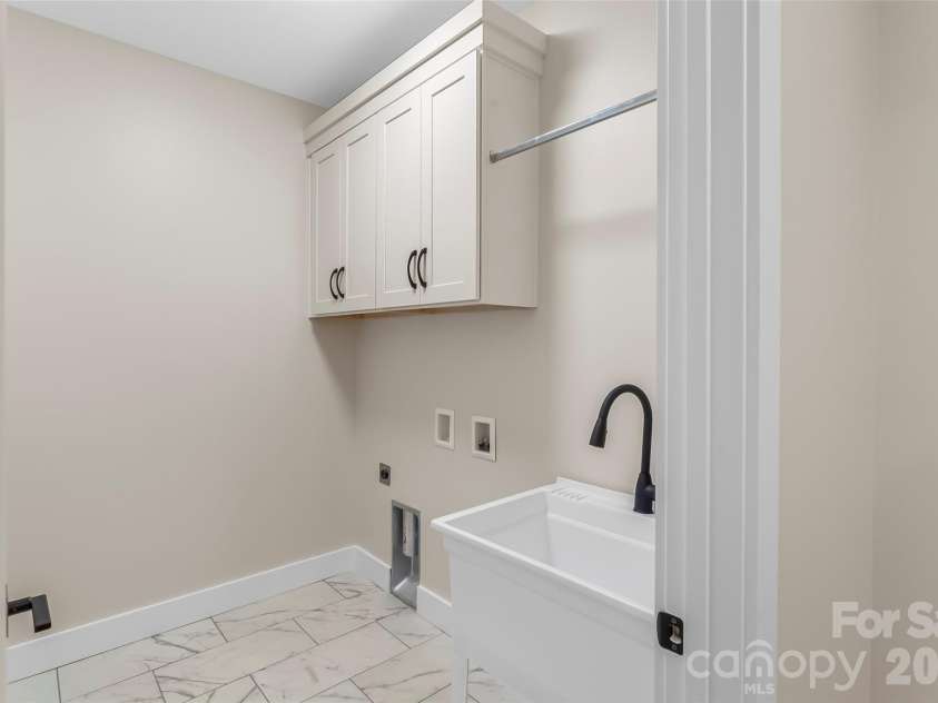 2456 Saratoga Run, Morganton, NC 28655.  MLS# CAR4402286, YatesRealty ID 37134. 