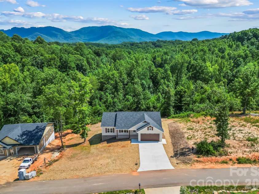 2456 Saratoga Run, Morganton, NC 28655.  MLS# CAR4402286, YatesRealty ID 37134. 