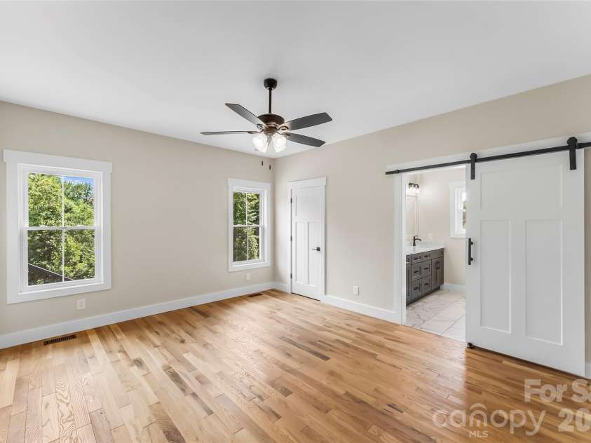 2456 Saratoga Run, Morganton, NC 28655.  MLS# CAR4402286, YatesRealty ID 37134. Primary Suite