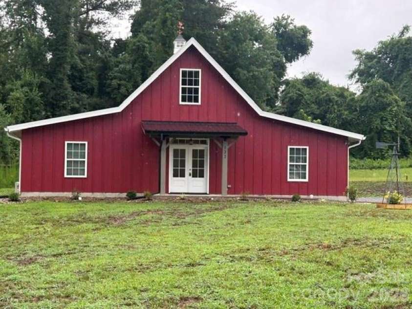 122 John Warren Drive, Forest City, NC 28043.  MLS# CAR4403495, YatesRealty ID 37138. 