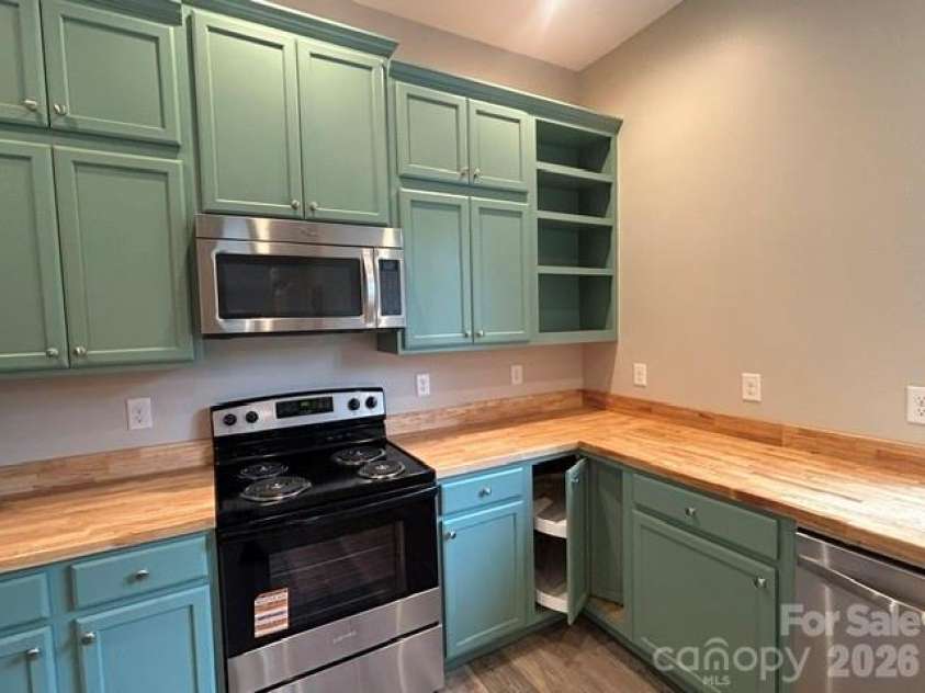 122 John Warren Drive, Forest City, NC 28043.  MLS# CAR4403495, YatesRealty ID 37138. 